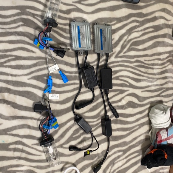 White headlights for a 2011 Chevy Cruz. - Picture 2 of 8